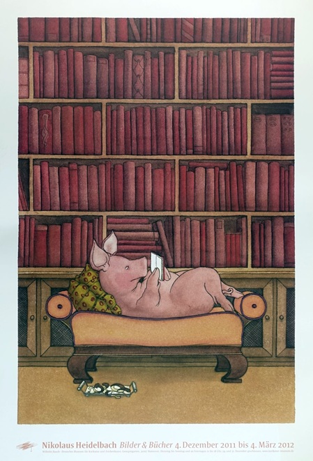 Nikolaus Heidelbach, Ausstellungsplakat lesendes schwein auf couch vor in bibliothek